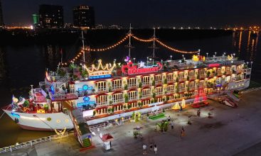 Ăn Tối Trên Du Thuyền Indochina Queen & Du Ngoạn Trên Sông Sài Gòn